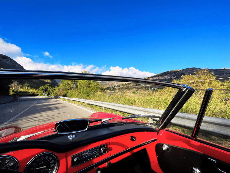Alfa Romeo Giulia Spider bei Floriopoli Sizilien